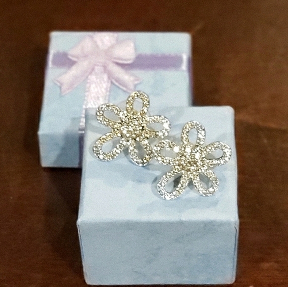 Sparkling Rhinestone Flower Earrings - Picture 4 of 8